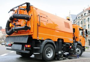 FAUN Kehrmaschine Viajet 6 R+L H, Fahrgestell MB Atego, Motor Daimler OM934, Diesel Euro 6, Nennleistung 170 kW FAUN Kehrmaschine Viajet 6 R+L H, Fahrgestell MB Atego, Motor Daimler OM934, Diesel Euro 6, Nennleistung 170 kW